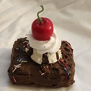 Faux Brownie A La Mode Realistic‎